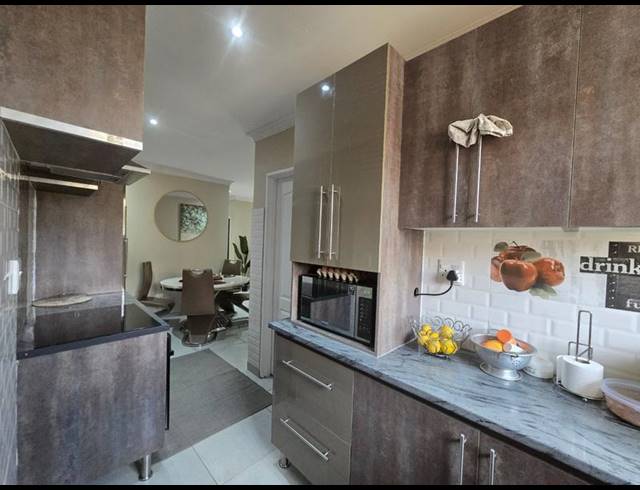 3 BEDROOM HOUSE FOR SALE IN GREENHILLS EXT 3